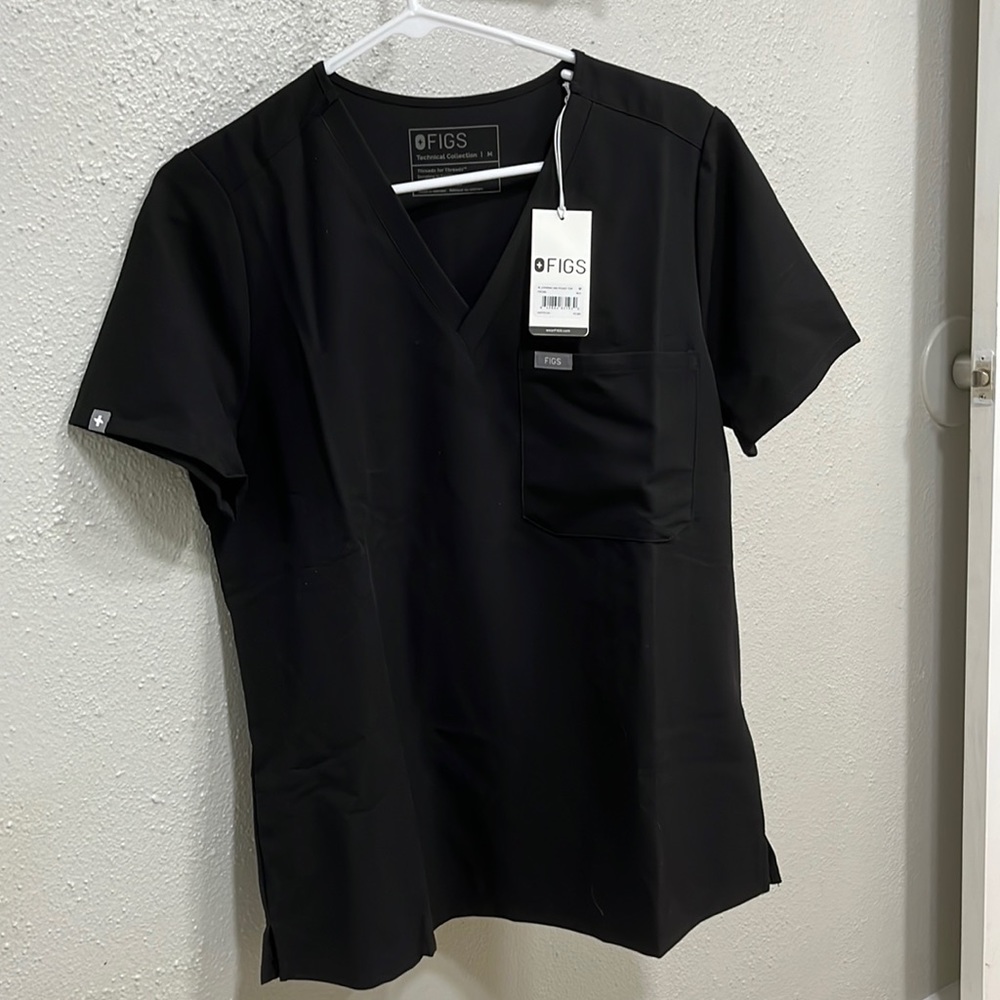 FIGS Black Catarina One-Pocket Top. Size Medium. Technical collection. New w/tag